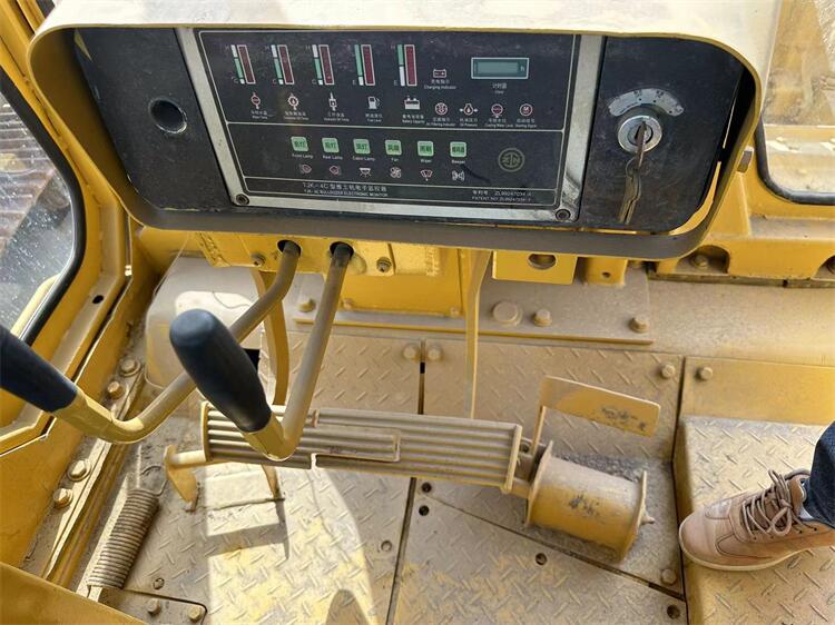 Used Cat D6R Bulldozer with in Shanghai 28.21 Ton Operating Weight 2013 Working Hours
