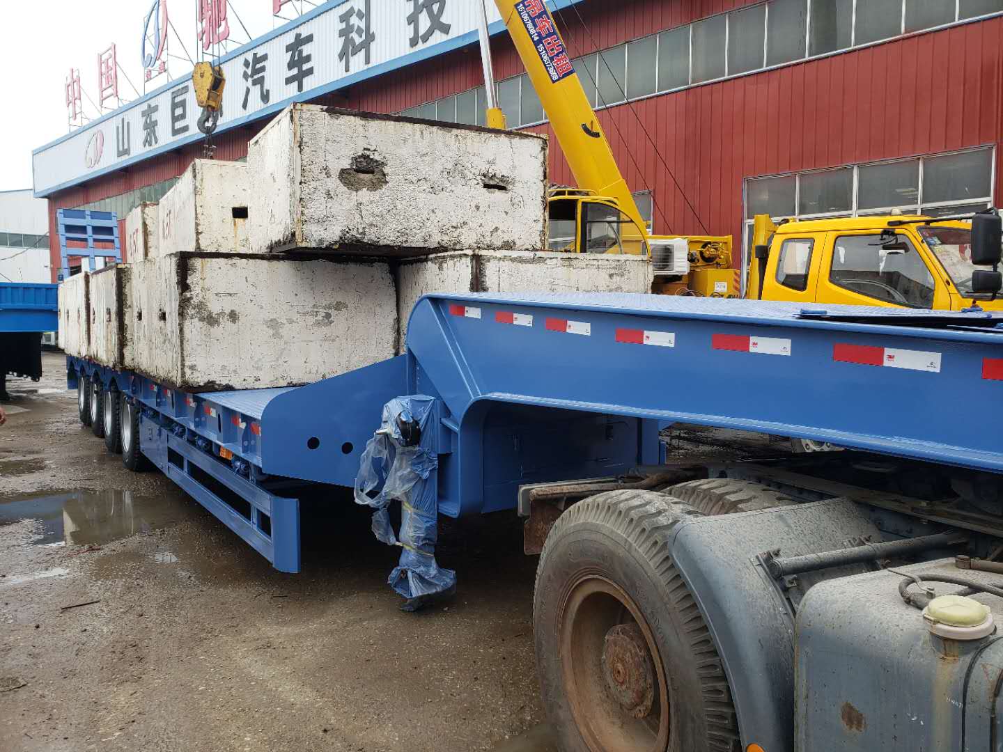 Semi-Trailer 4 Axles 13.73m 75 Tons 80ton Lowbed Flat Low Bed Loader in Qatar