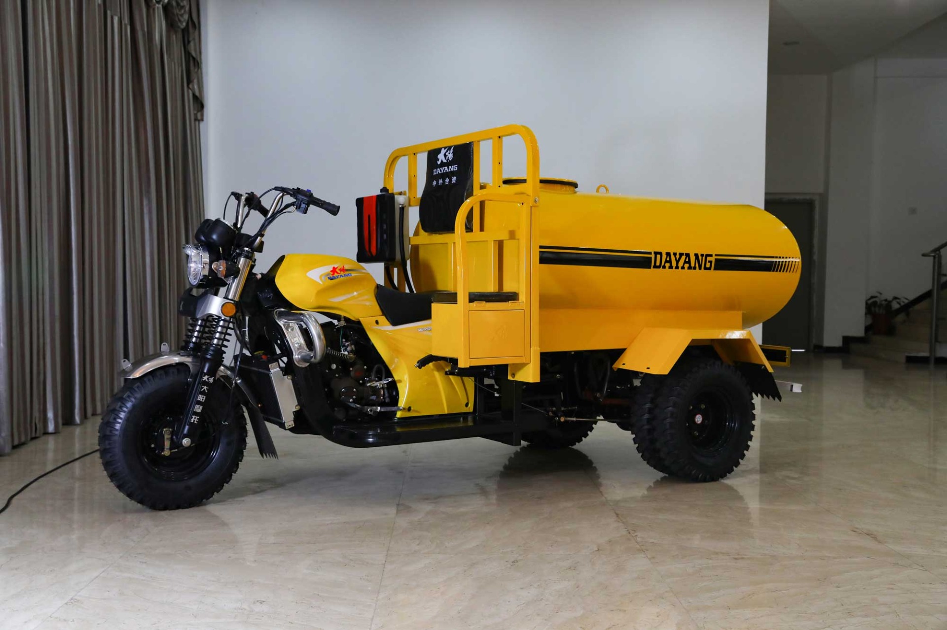 250CC Water Cooled Tricycle With Double Rear Tyres And 5 2 Rear Spring Leaves