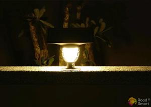 China 550lm IP65 Solar LED Garden Lights 2000 Times Charge Cycle For Yard Piller Villa Pole factory