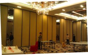 China Custom Wooden Sliding Movable Wall Partitions For Hotel Commercial Furniture factory