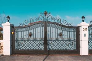 China Galvanized New Design Iron Gate , Modern Iron Pipe Door Design factory
