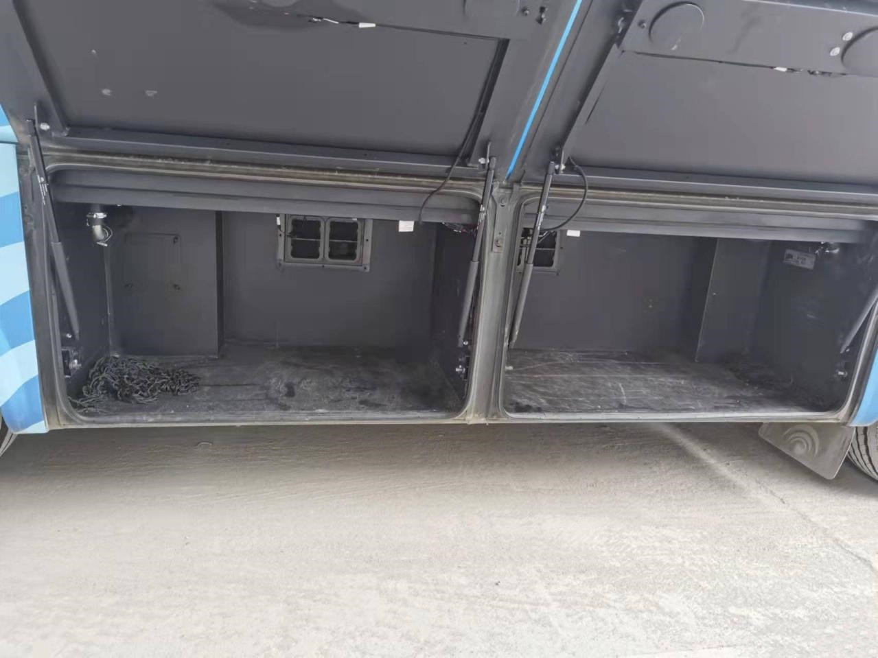Yutong 30seats Plate Spring Suspension ZK6750H Used Mini Coach Low Kilometer Diesel Engine