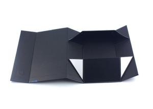 China Cute Stock Rigid Setup Boxes , Magnet Cube Gift Boxes With Lids 13*13*5.3CM factory