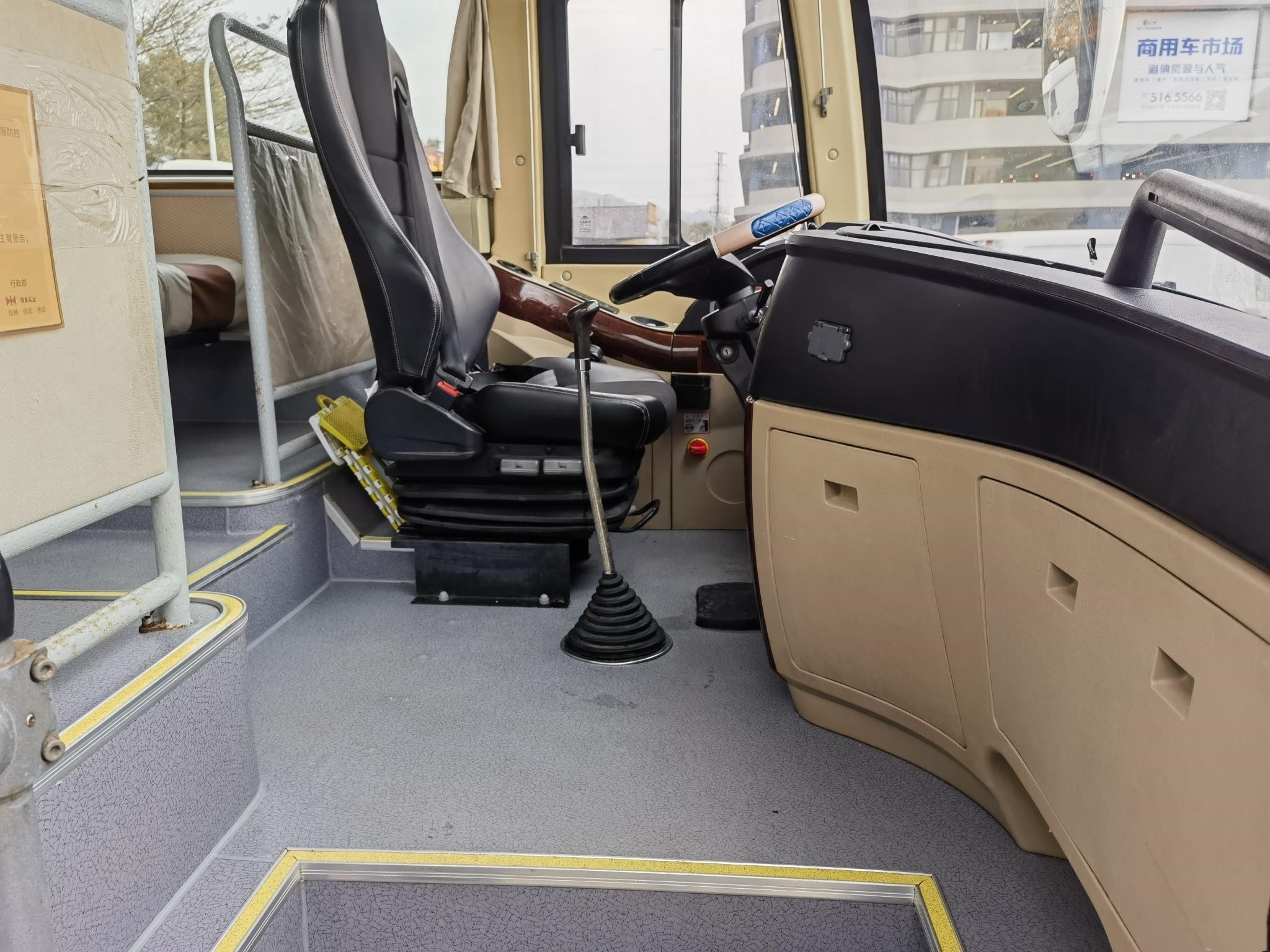 Used Motor Coaches Used Yutong Bus ZK6816H5Y 34 Seats Yuchai Engine Air Conditioner