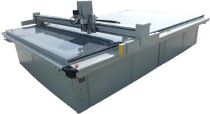 China Composite Cloth Fabric Cutting Machine High Speed With Materials Conveyor Belt factory