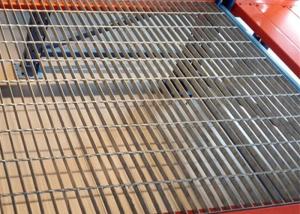 China Hot Dipped Galvanized Serrated Steel Grating Shelves Pallet Racking / Display Racks factory