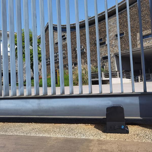 China Automatic Sliding Gate Opener With 2 Remote & APP Control factory