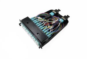China 12 24 Fibers MPO MTP Cassette Plastic OM3 10G Aqua Male Multimode Cable factory