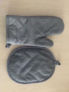 China Cotton Cloth Oven Glove And Pot Holder Set With Non Slip Silicone Spot factory