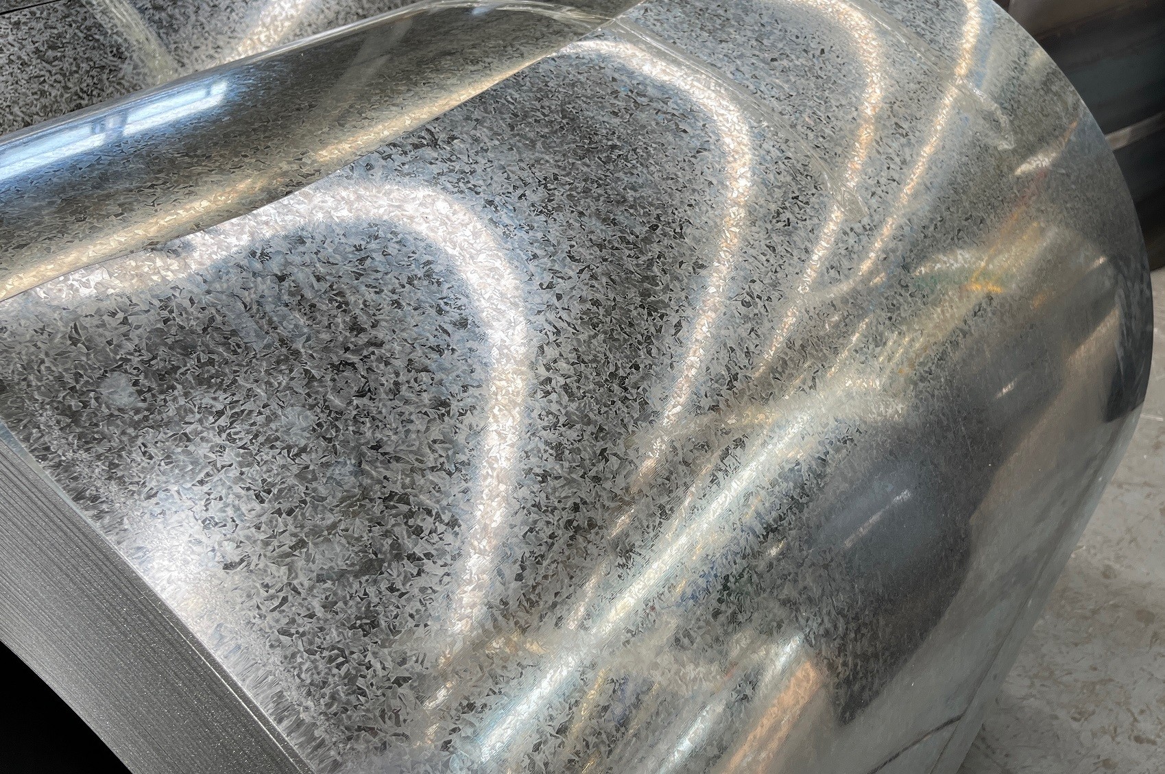 HDGI Regular Spangle Z120 / Z225 0.40mm 1200mm Corrugated Sheet And Metal Tile Chromated Unoiled Non Skin Pass AFP