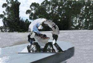 China Creative Handmade Indoor Metal Sculptures Hand Art Artificial Style Mirror Polished factory