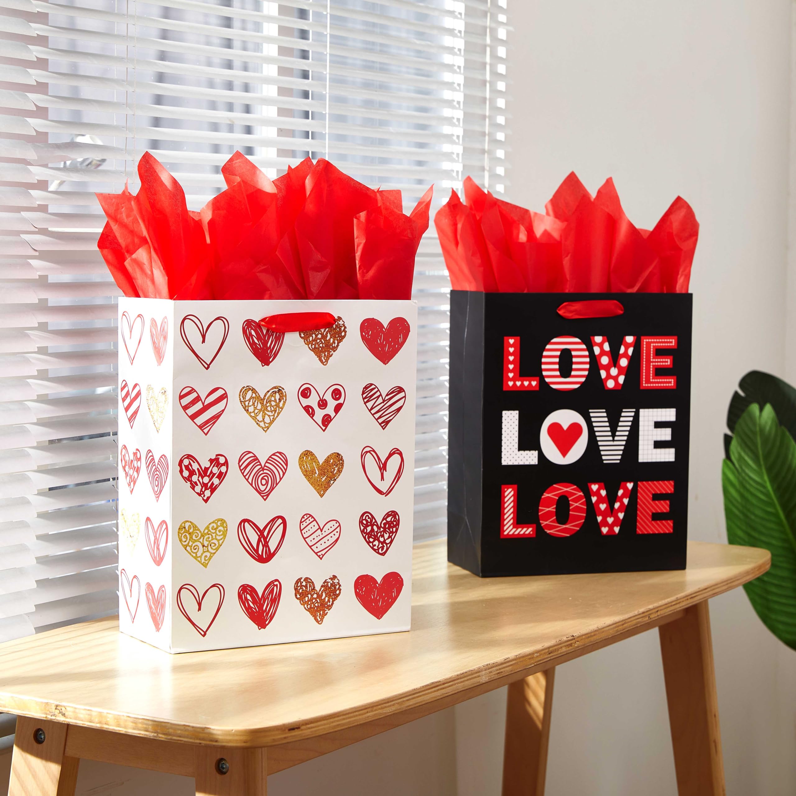 CMYK 4 Color Offset Printing Luxury Wide Bottom Paper Bag for Valentine's Day by Maker