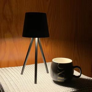 Three Legged Desktop LED Lamp 3000K 4500K 6000K Rechargeable LED Table Lights