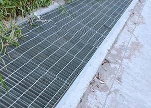 China Steel Grating Gully Cover And Well Cover For Drain factory