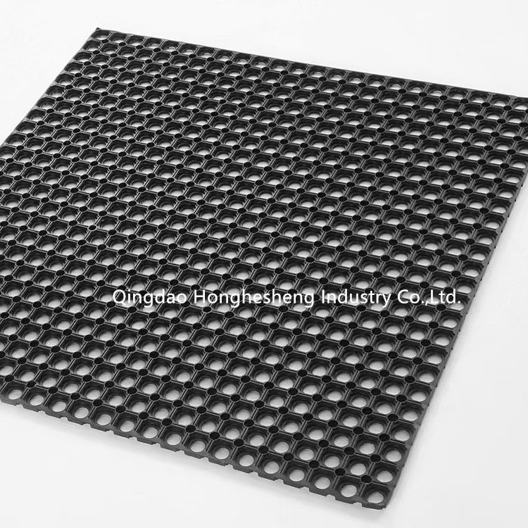 China Large Holes Rubber Grass Mat Anti Slip Anti UV factory