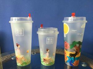 China Promotional Printed Plastic Stadium Cups for Red Coffee / Drinking / Beer factory