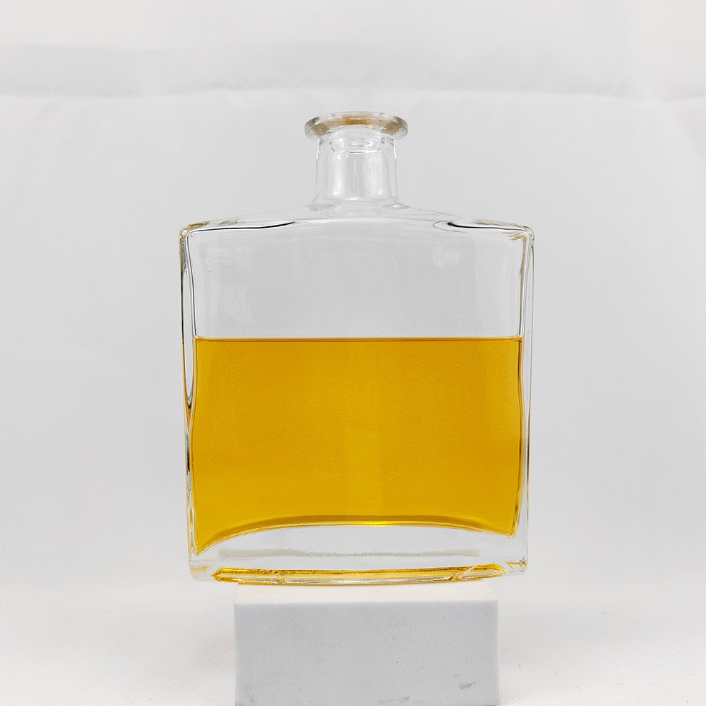 Flat Square Whiskey Vodka Rum Tequila Gin Spirits Glass Bottle with Cork Sealing Type