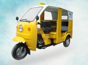 China Gasoline Petrol Passenger Motor Tricycle With Driver Cabin And Iron Roof , Yellow factory