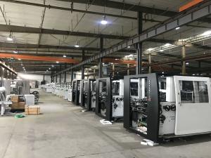 China Durable Sweet Packing Box Making Machine Less 80 DB Noise Level 1 Year Guarantee factory