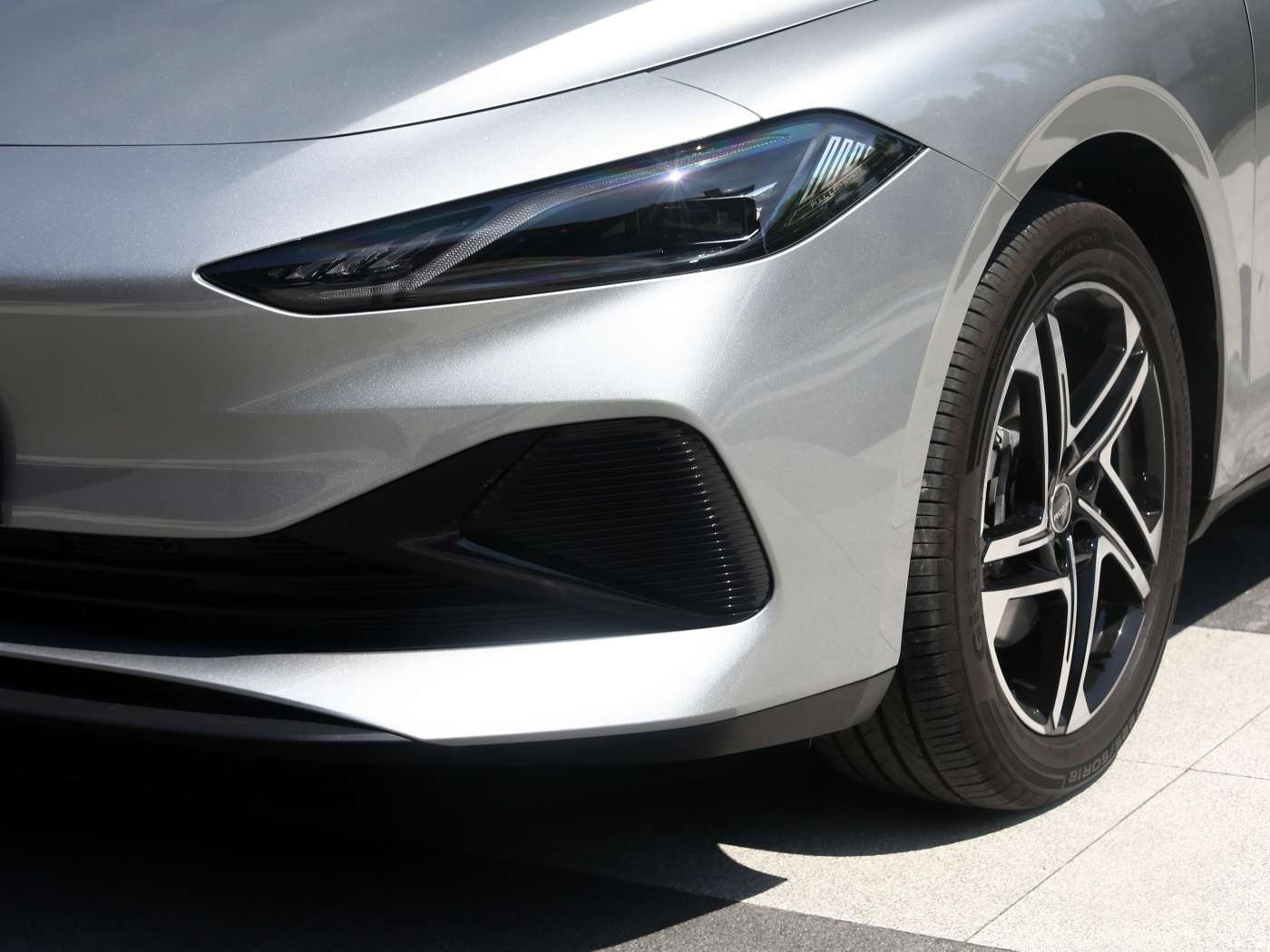 Body structure 4-door 5-seat SEDAN PLUG IN HYBRID Electric Car by ROEWE D7 DMH BIG Energy Vehicle