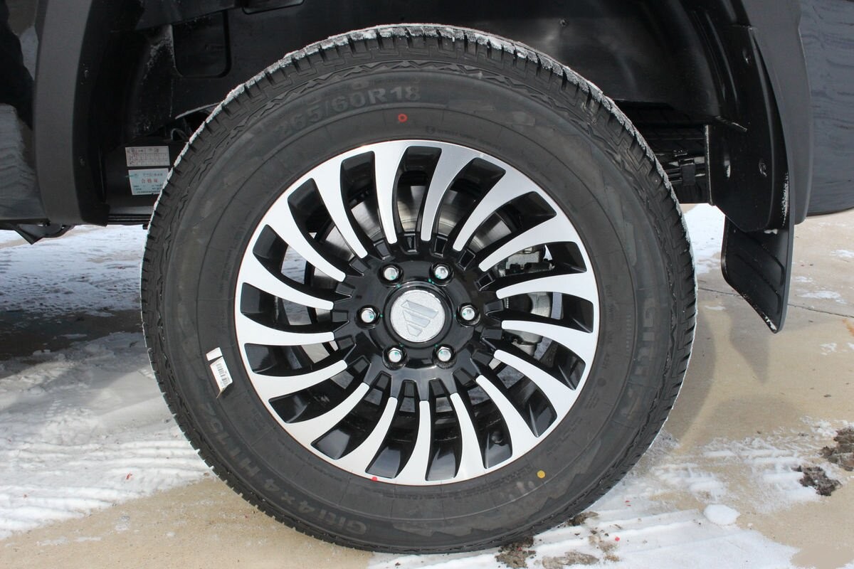 Durable Pickup Truck For Bad Roads 4* 4 Drive Mode Cruise Control Manual Automatic Integration