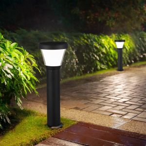 China Solar Powered Lawn Lights IP65 Weatherproof Pebble Design Garden Perimeter Lamp factory