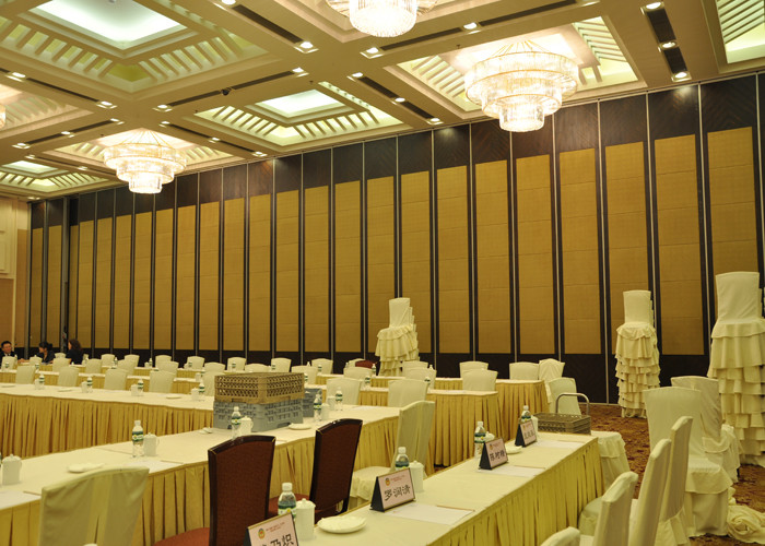 Folding Partition Walls Removable Soundproof Room Divider Operable Partition Wall For Conference Center