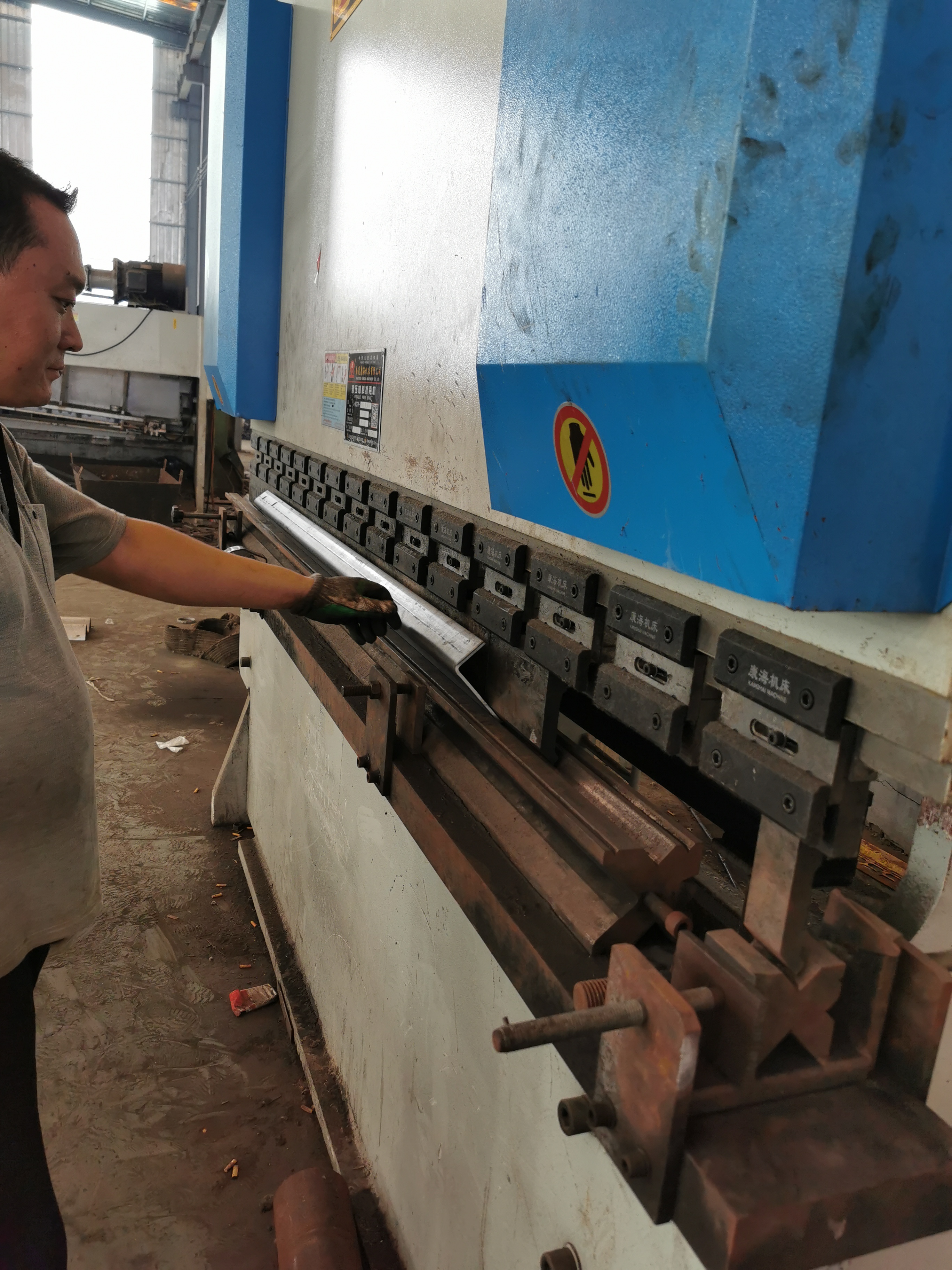Hot Galvanized Cold Rolled Q235 Q345 Traffic Safety Highway Guardrail