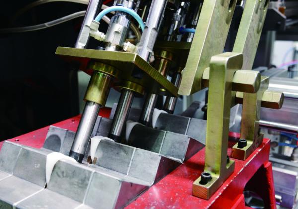 ChinaMeper Fully Automatic Extrusion Blow Molding Machine MP70FD For Material