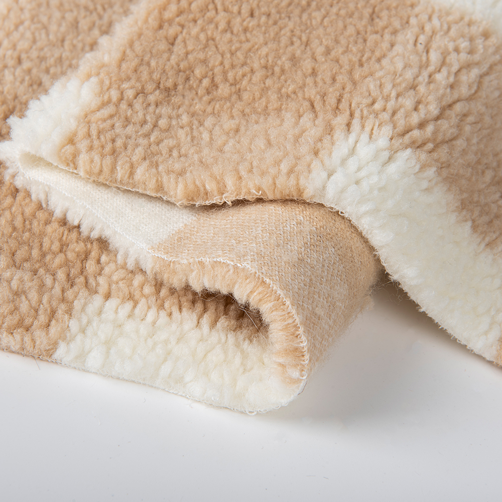 100D Fleece Fabric for Men's Hoodies Jacket Soft Durable and Luxurious Sherpa Lining