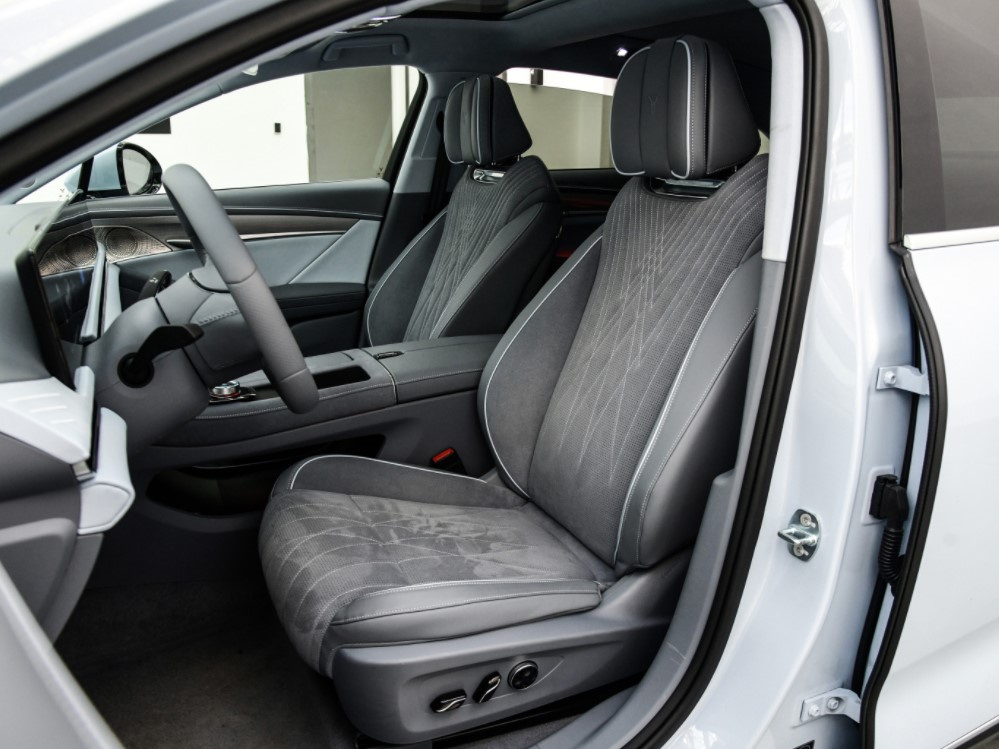 Energy Vehicles Lantu Free 5 Seats Electric SUV Voyah Chasing Light Electric Vehicle Maximum Power 375 510Ps