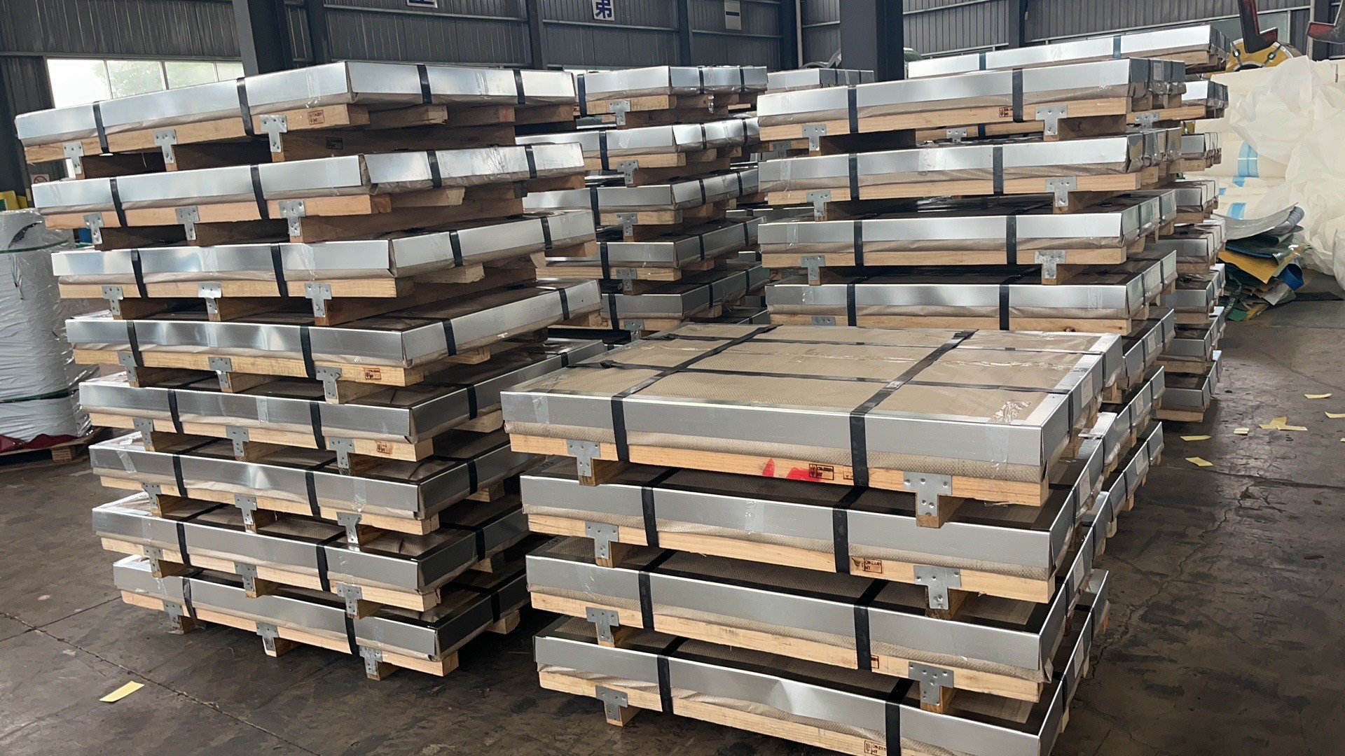 0.3mm - 6.0mm Stainless Steel Coiled Sheet 8K With BA Surface