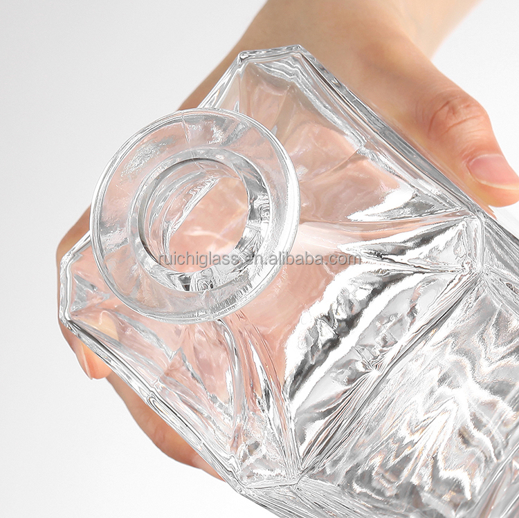 250ml 500ml 750ml Vodka Gin Whiskey Glass Bottles with Cork Made of Super Flint Glass