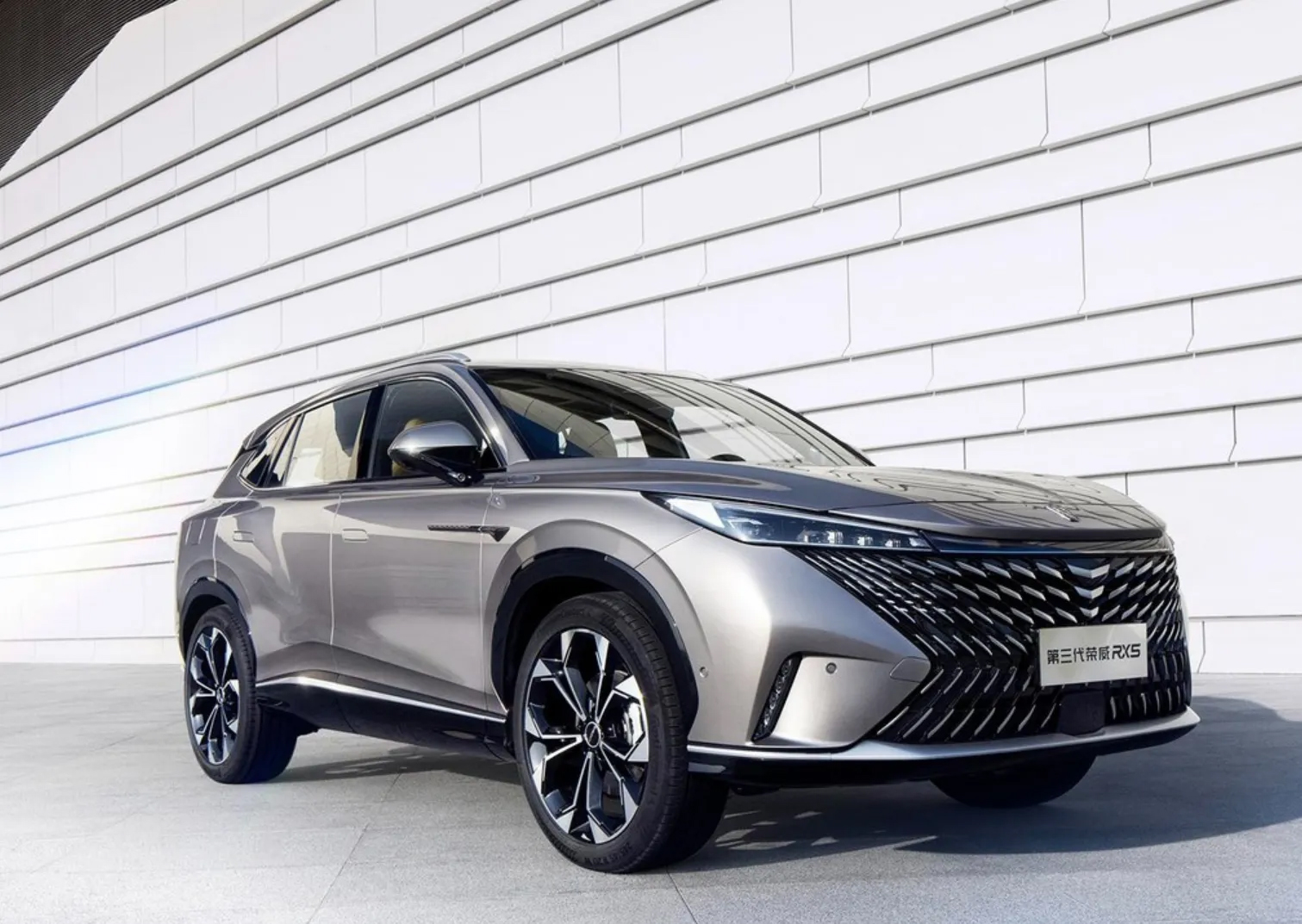 Electric Rear Window and LED Daytime Light within Saic Roewe RX5 2022 2023 Compact SUV / Car Roewe Er6 Ei5 RX8 750
