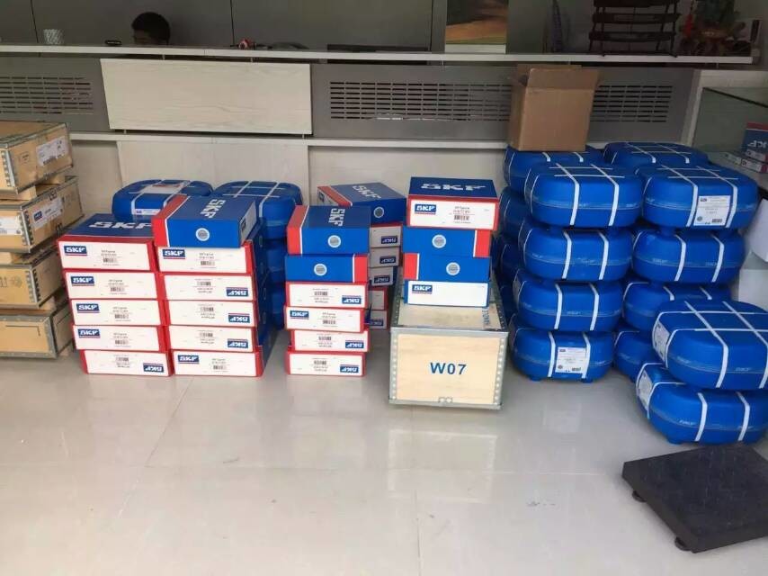 Gcr15 Steel 6303 Bearing , Deep Groove Bearing With Stable Performance