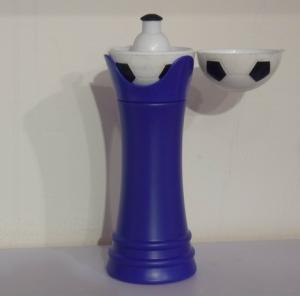 China soccer style water bottles with push-pull lid factory