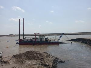 China 10 Inch Sand Hydraulic Dredger 24 kw With A Blue Appearance For River Dredging factory