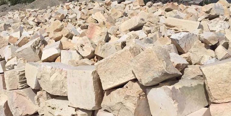 Inventory 40 Tons AZS Brick Scrap with 0.8-1.2% MgO Content and Little CaO Content