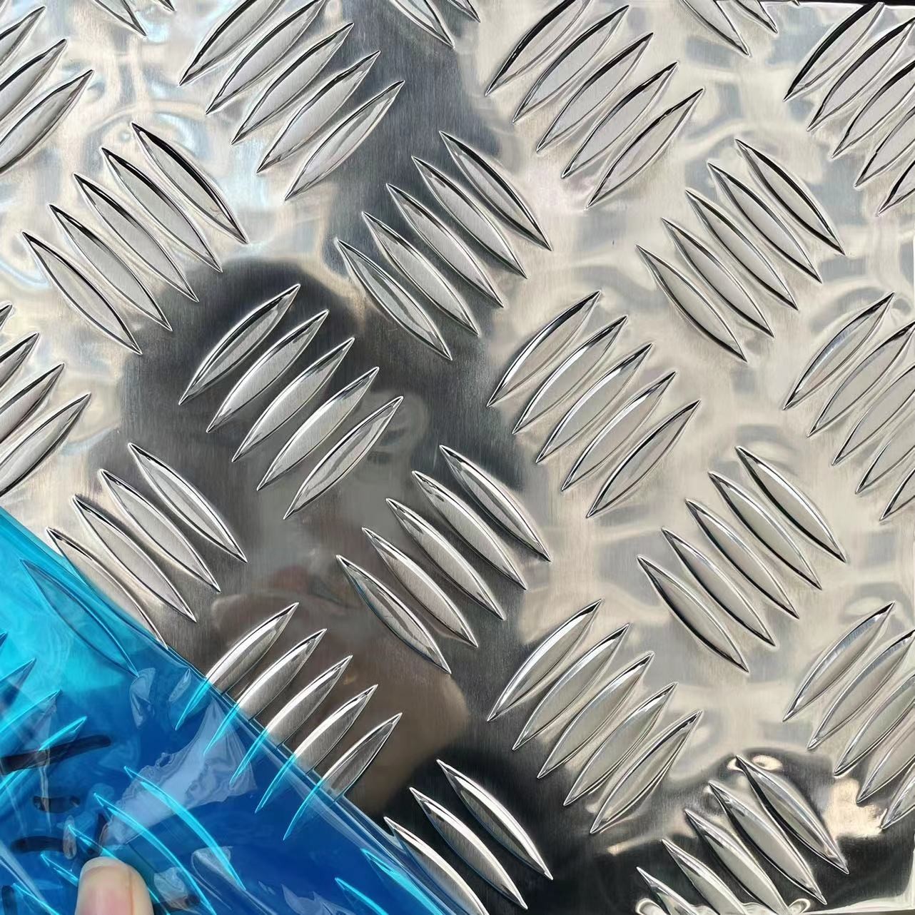 ASTM B209 Embossed Aluminum Sheet Heat Conductivity Stucco Aluminium Sheet 3003
