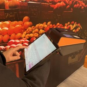 China 6400mAh Battery and Capacity Touch Screen Supported Payment Terminal with NFC Compatibility on sale