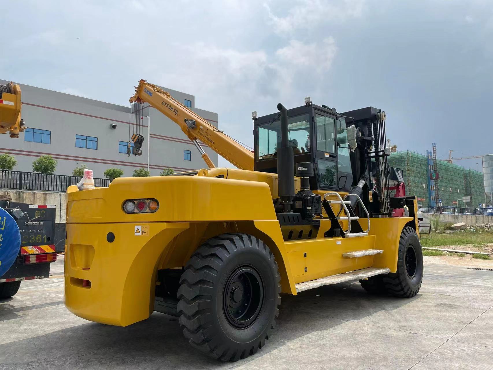 Wei Chai Engine 30 Ton 35 Ton Diesel Port Forklift Rough Tire Min Lifting Height 200MM