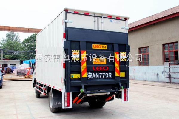 Steel car hydraulic tailgate lifting equipment with DC24V 4.5KW motor, load