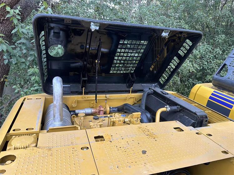 Japan Made Cat320d Crawler Excavator in Original Hydraulic Pump and Less Hours