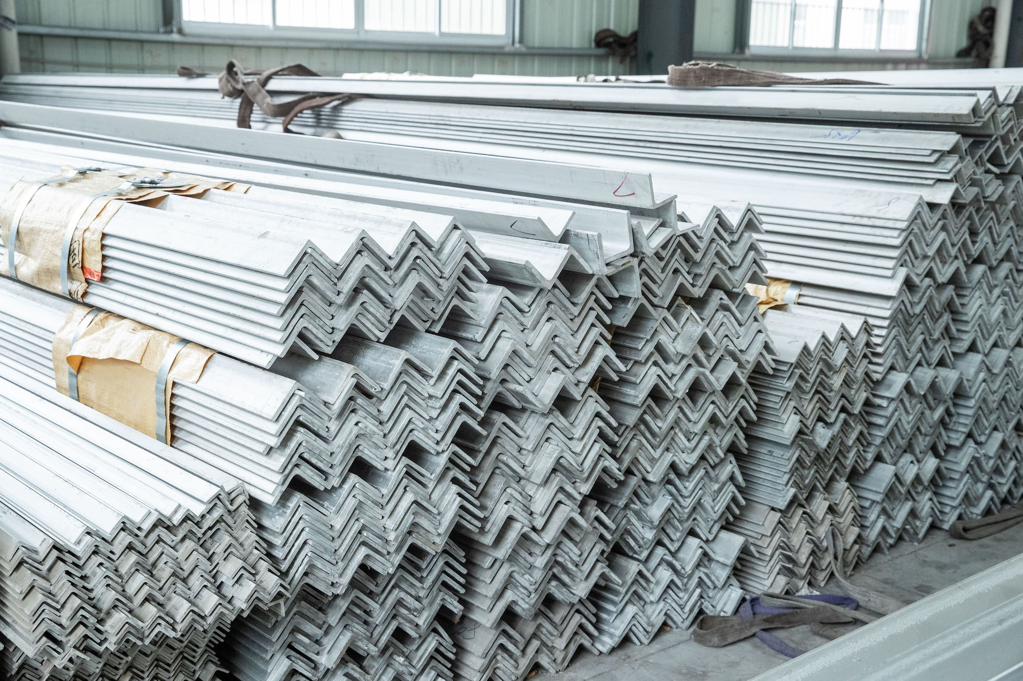 Length 6m Stainless Steel Angle Iron Un Equal 316L 304L Polishing Surface