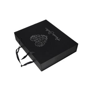 China Cardboard Black Gift Box Foldable For Shoe Packaging With Handle factory