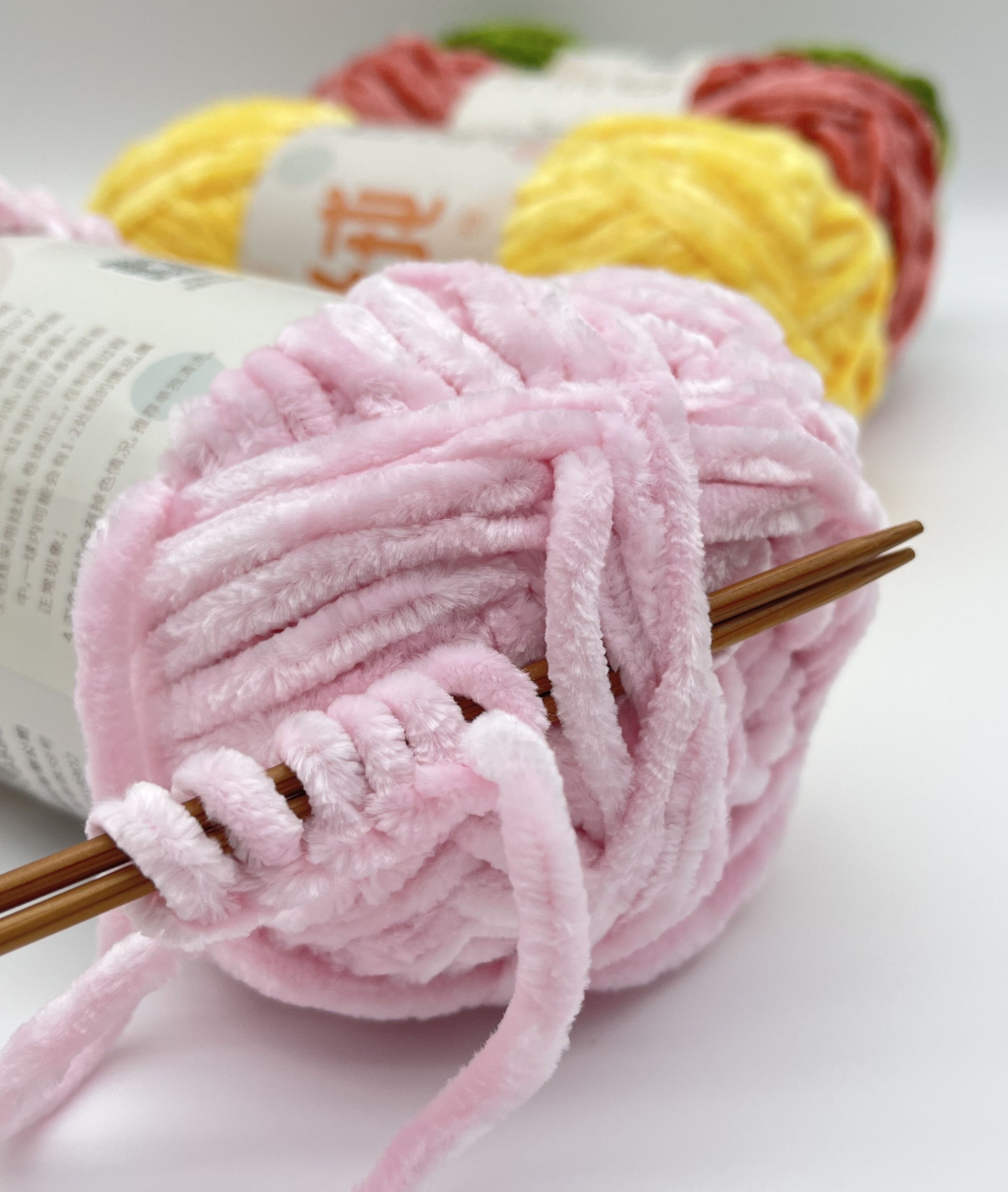 100gram 100meters Chenille Yarn Soft And Fluffy Micro Polyester Fluffy Yarn For Crochet