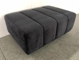 China Black fabric upholstery wood base ottoman/bed bench for hotel bedroom furniture,soft seating for hotel bedroom factory