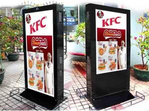 China Sunlight Readable Electronic Poster Display , Remote Control Digital Signage Stand factory