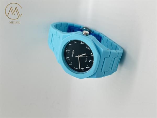Versatile and Practical Quartz Wrist Watch for Everyday Wear and Outdoor